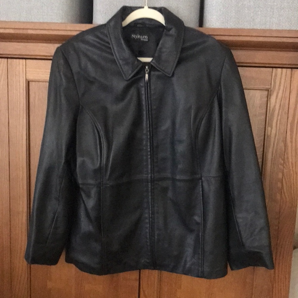 Size large womens leather jacket. Gently used, non smoking home. Fully lined